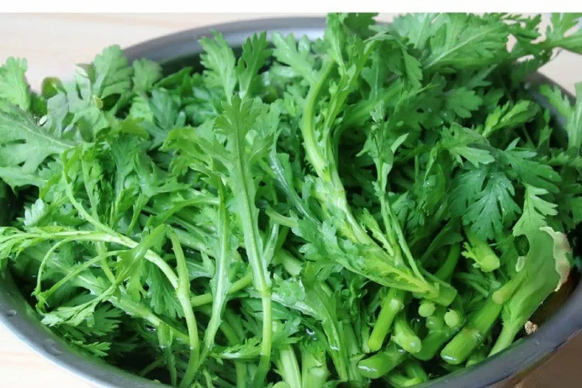 Cháo rau cải cúc cho bé