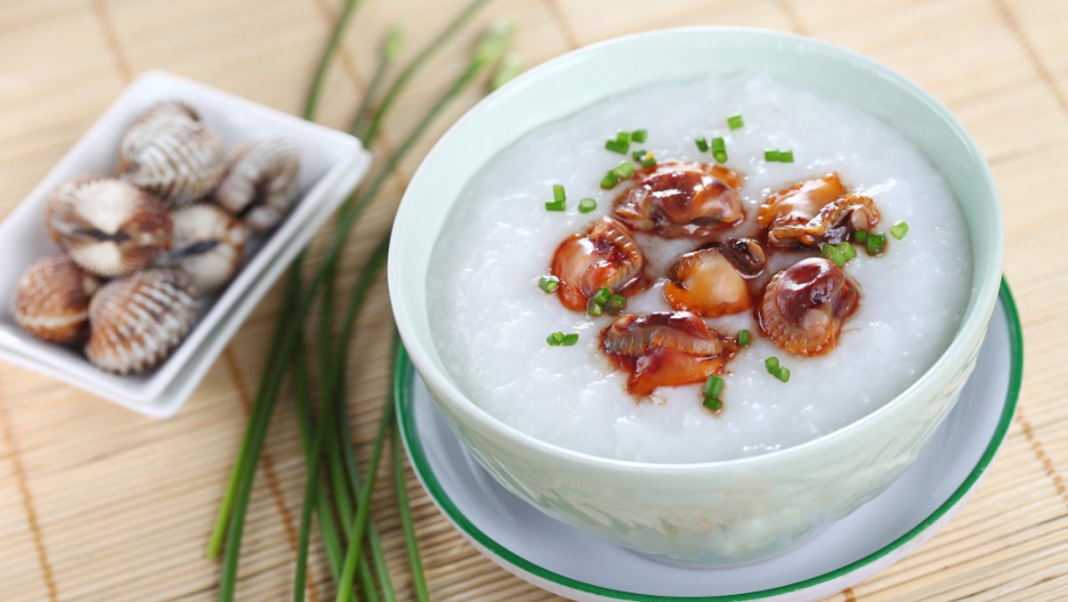 Nấu cháo sò huyết cho bé