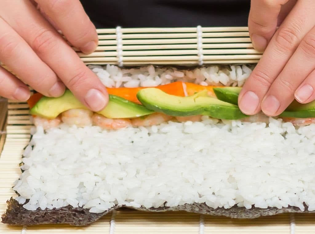 Cách làm Sushi Việt bằng gạo ST25 Dak Lak dẻo ngon, dễ làm tại nhà 4 cach-lam-sushi-viet-tu-gao-st25-2