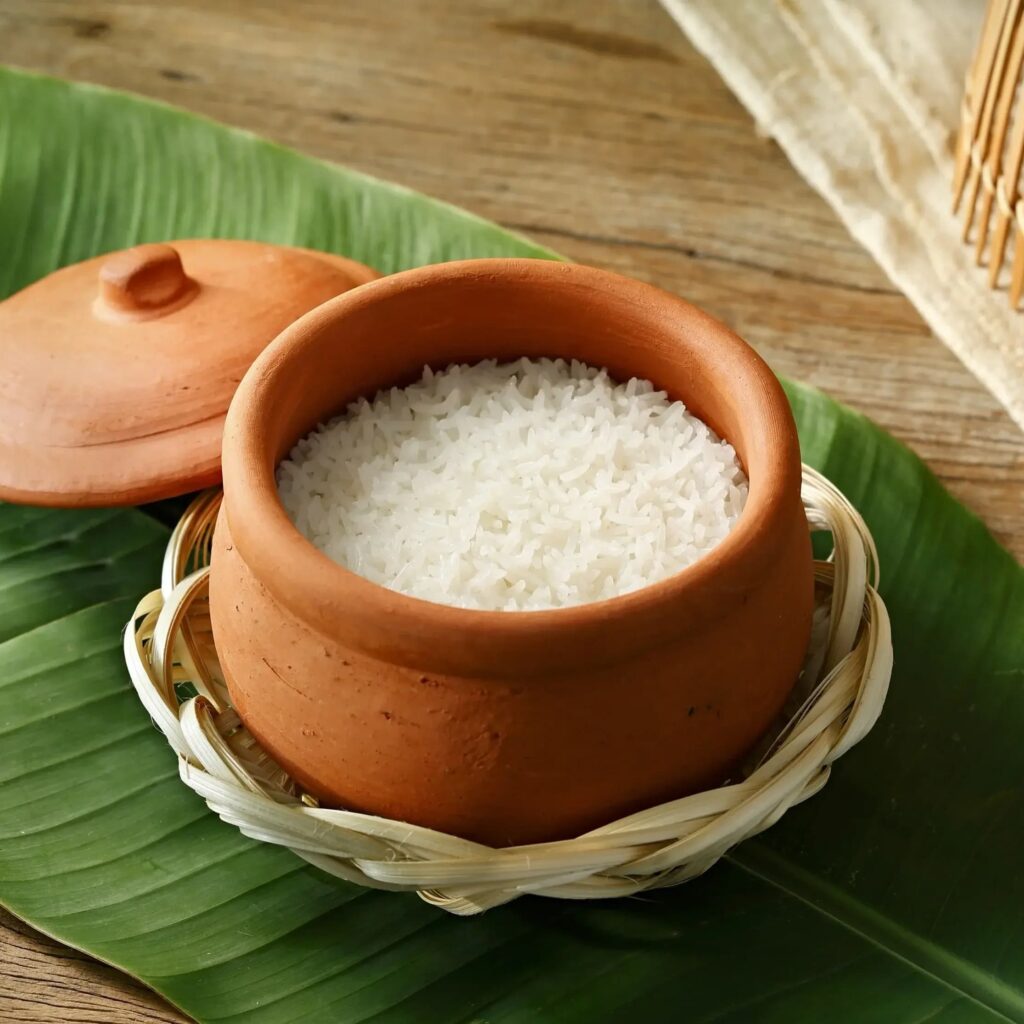 Cách nấu cơm niêu với gạo ST25 Dak Lak dẻo thơm, cháy giòn đúng chuẩn 2 cach-nau-com-nieu-tu-gao-st25-dak-lak-1