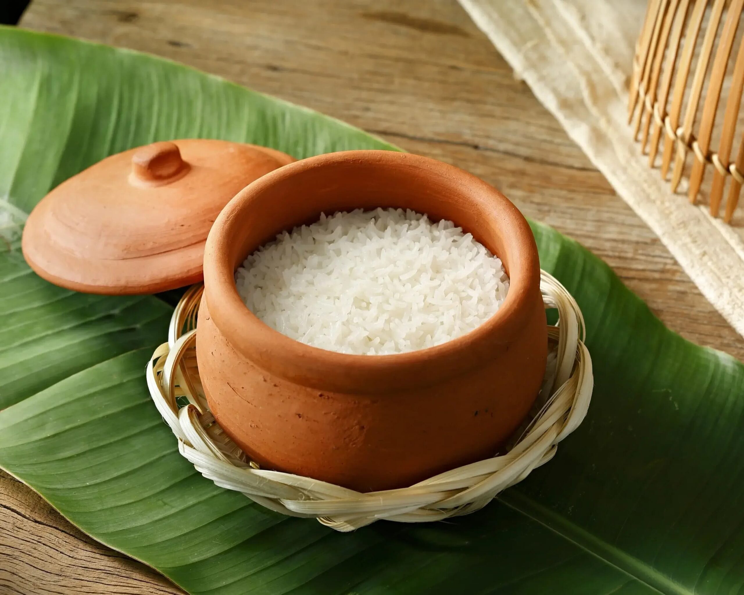 cach-nau-com-nieu-tu-gao-st25-dak-lak-1