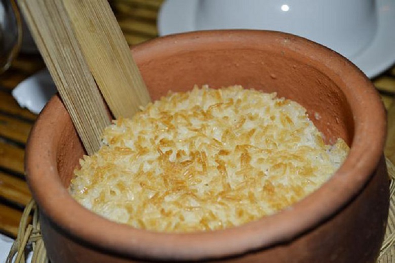 Cách nấu cơm niêu với gạo ST25 Dak Lak dẻo thơm, cháy giòn đúng chuẩn 4 cach-nau-com-nieu-tu-gao-st25-dak-lak-3