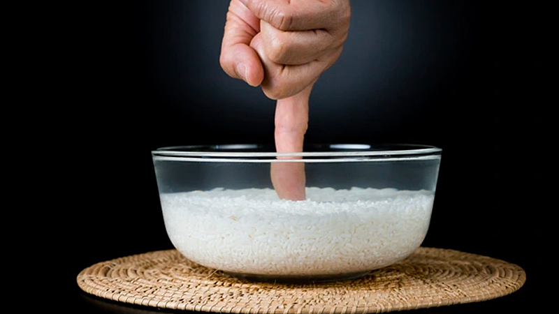 huong-dan-nau-com-ngon-bang-gao-st25-daklak-1