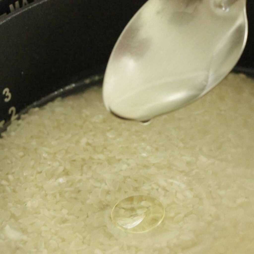 huong-dan-nau-com-ngon-bang-gao-st25-daklak-2