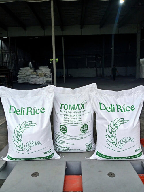 TOMAX Holding cung cấp gạo từ thiện